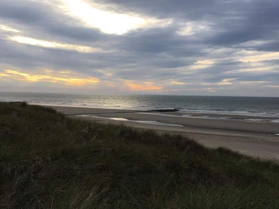 Luxueuze Stacaravan 4Pers Met Terras En Tuintje Bredene Bagian luar foto