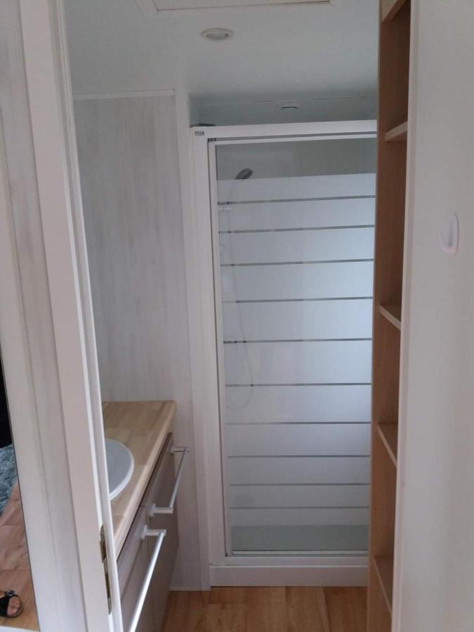 Luxueuze Stacaravan 4Pers Met Terras En Tuintje Bredene Bagian luar foto