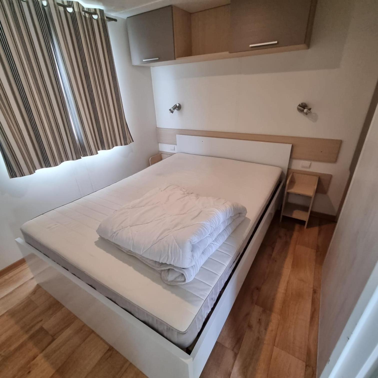 Luxueuze Stacaravan 4Pers Met Terras En Tuintje Bredene Bagian luar foto